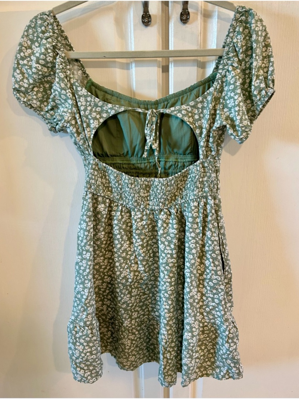 Hollister Sage Green Floral Puff-Sleeve Dress - Picture 3 of 7